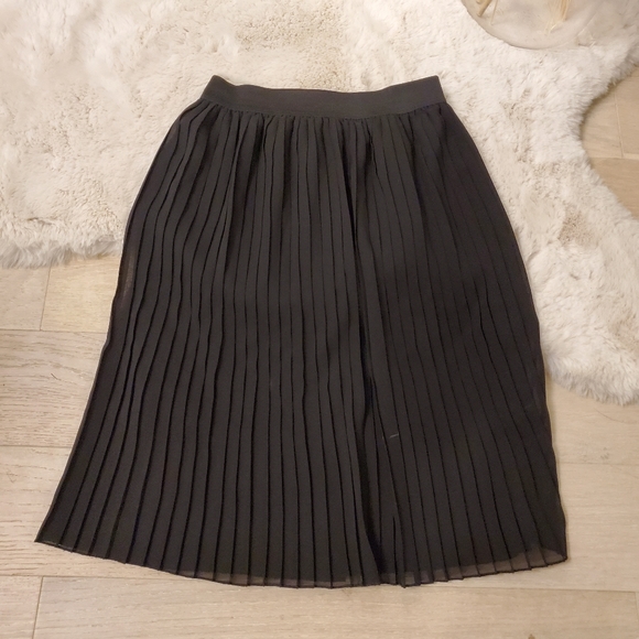 Black Pleated Skirt - Picture 2 of 3